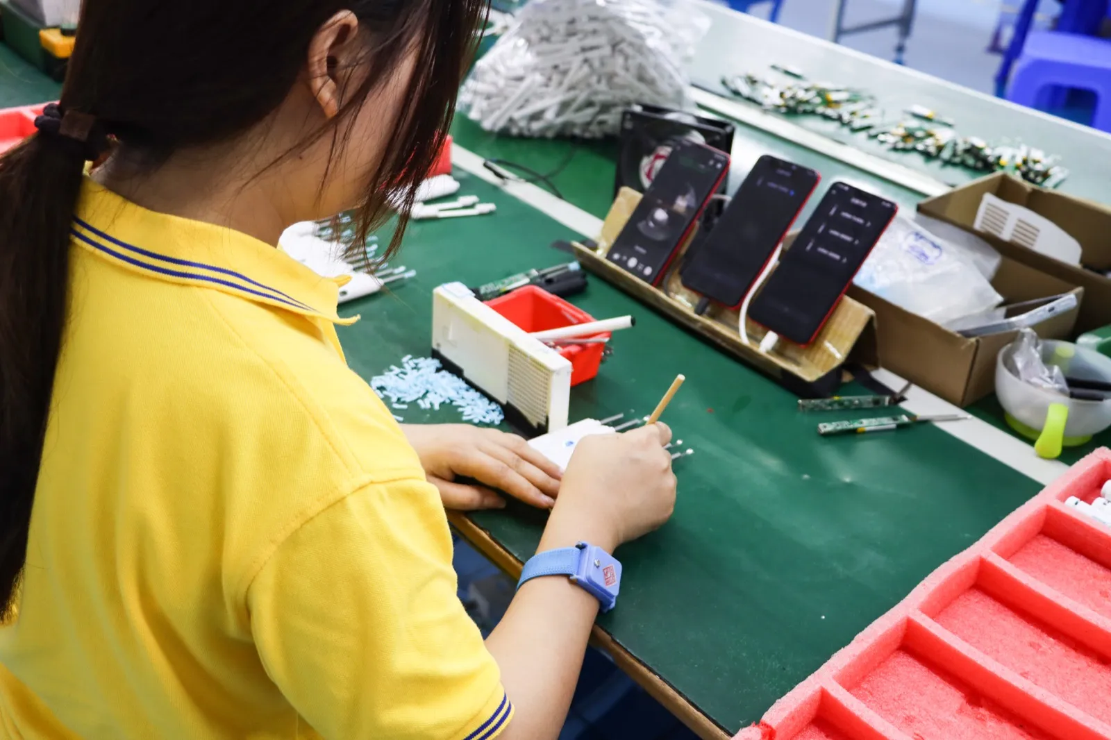 Assembly line workers – Shenzhen Jiding Electronic Co., Ltd.